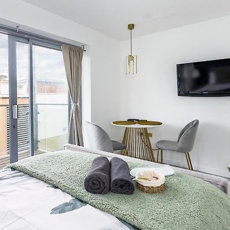 Bow Wharf Apartments London Bagian luar foto
