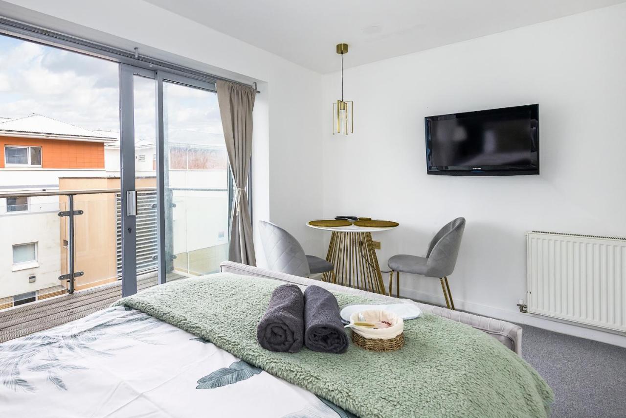Bow Wharf Apartments London Bagian luar foto