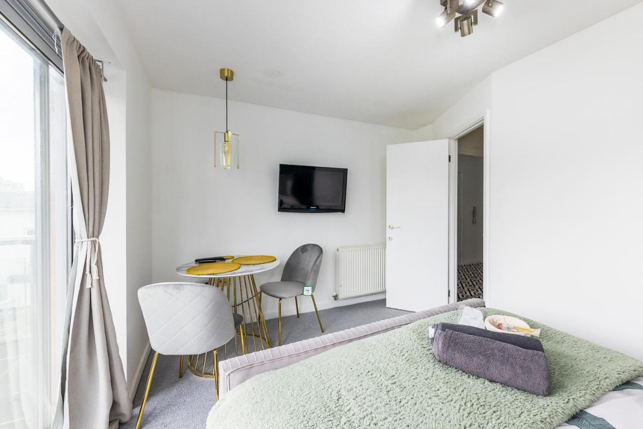 Bow Wharf Apartments London Bagian luar foto
