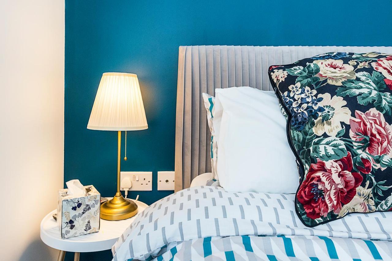 Bow Wharf Apartments London Bagian luar foto