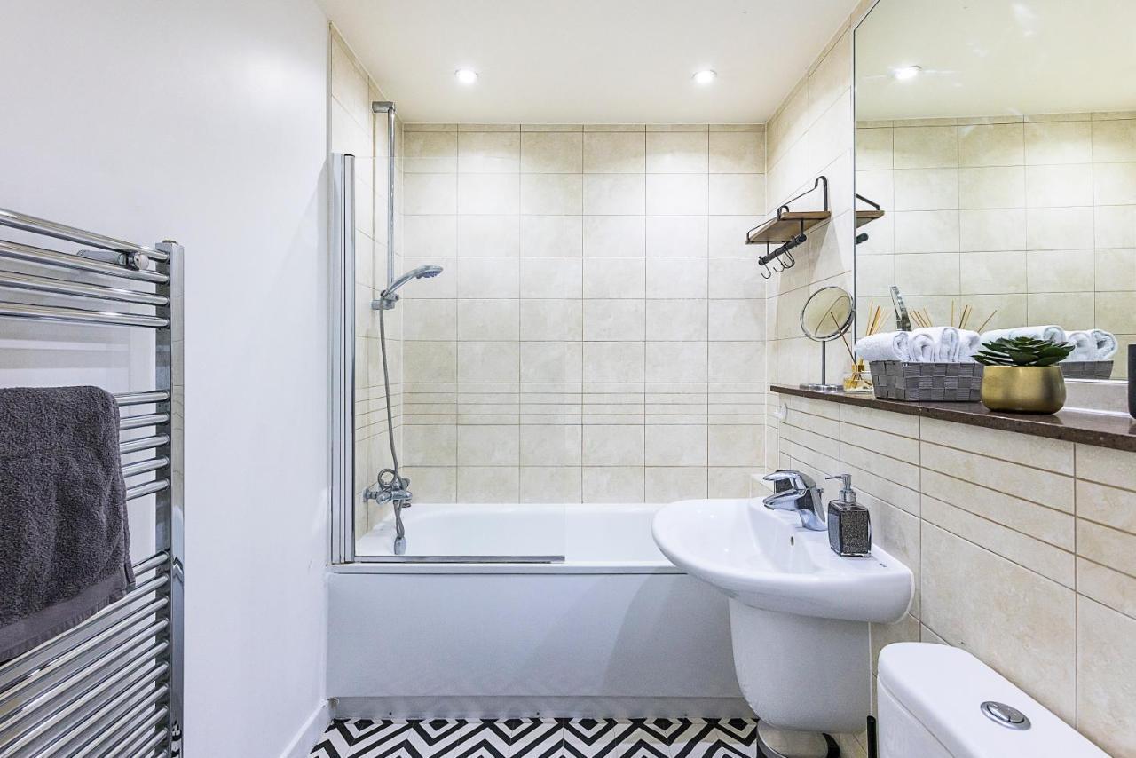 Bow Wharf Apartments London Bagian luar foto