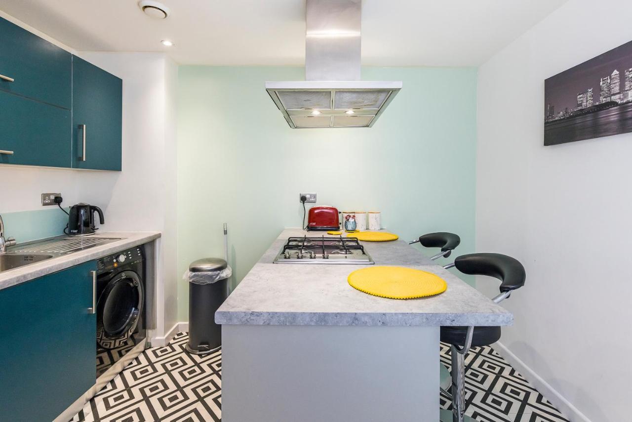 Bow Wharf Apartments London Bagian luar foto